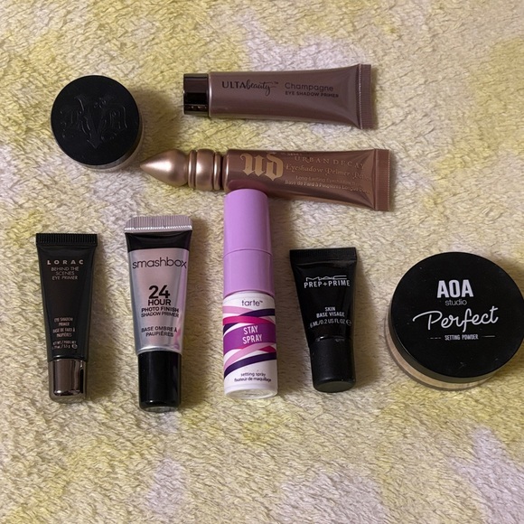 Makeup Bundle - Picture 1 of 9